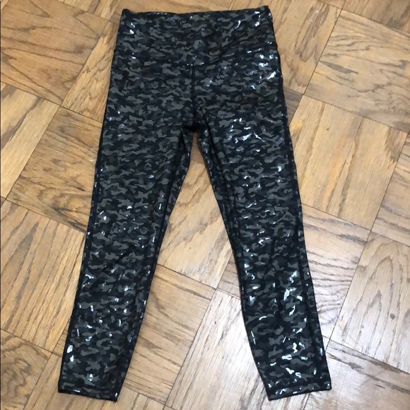 GAP Pants - GapFit highrise blackout camo leggings GAP Pants - GapFit highrise blackout camo leggings